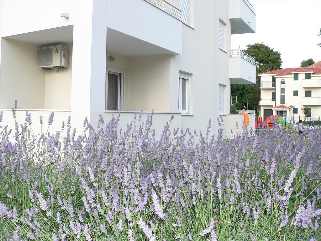 Iris Beach Apartments Kaštela Esterno foto