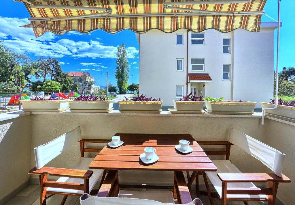 Iris Beach Apartments Kaštela Esterno foto