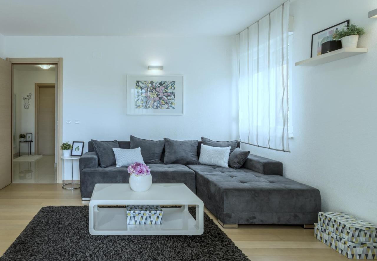 Iris Beach Apartments Kaštela Esterno foto