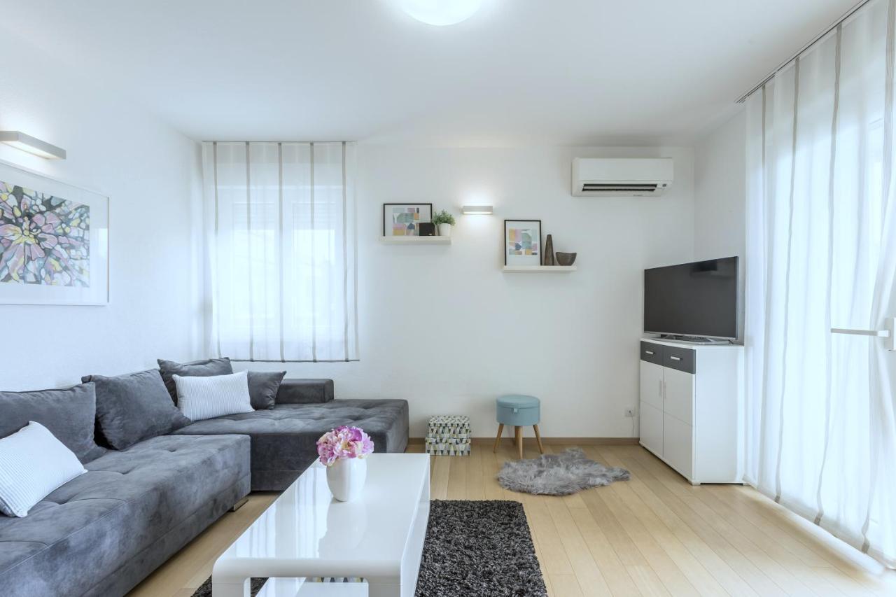 Iris Beach Apartments Kaštela Esterno foto