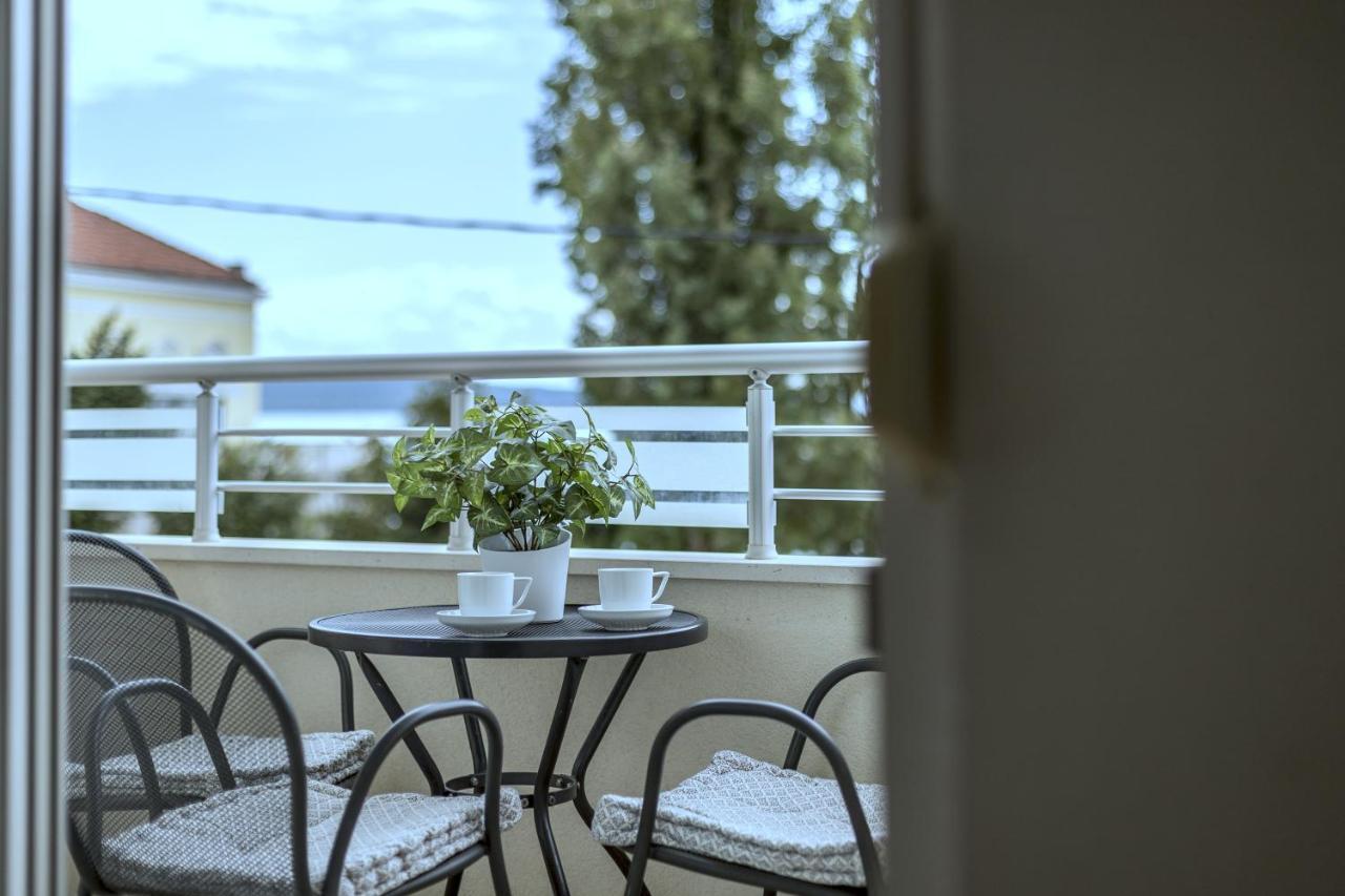 Iris Beach Apartments Kaštela Esterno foto