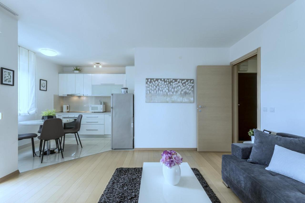 Iris Beach Apartments Kaštela Esterno foto