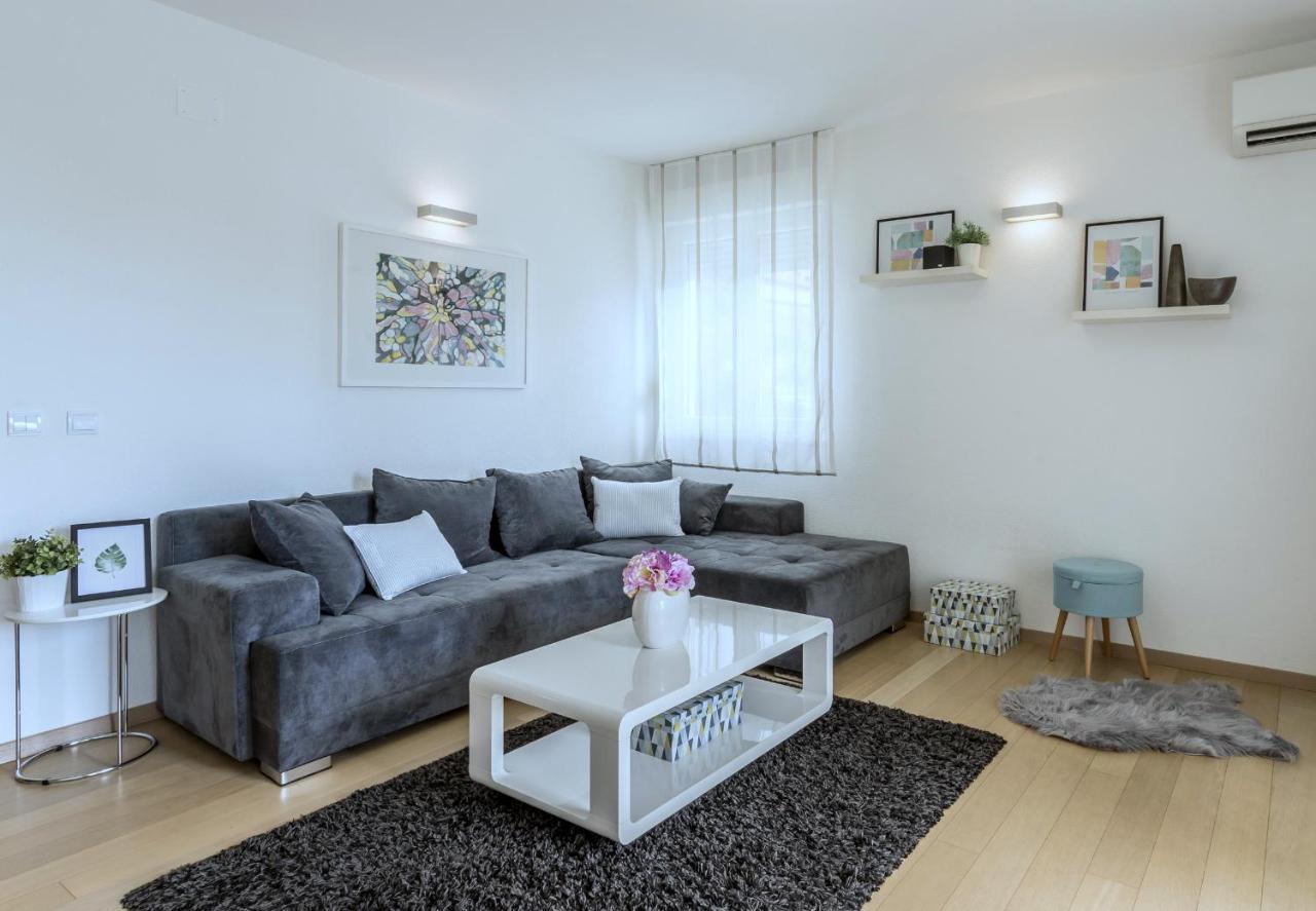 Iris Beach Apartments Kaštela Esterno foto