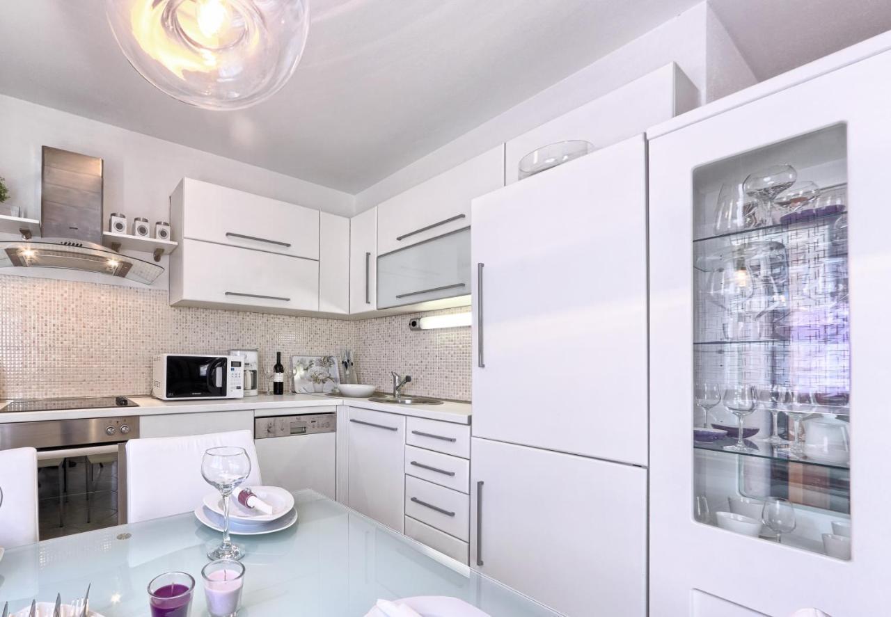 Iris Beach Apartments Kaštela Esterno foto