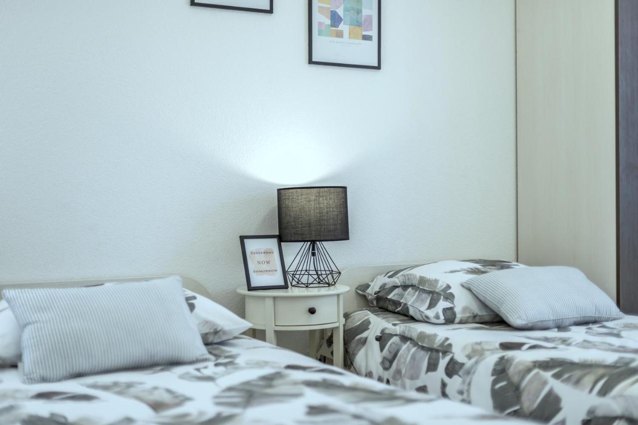 Iris Beach Apartments Kaštela Esterno foto
