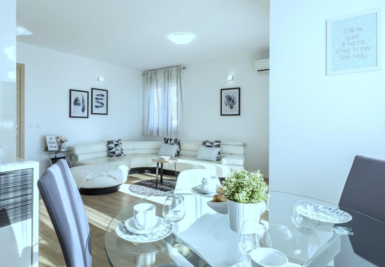 Iris Beach Apartments Kaštela Esterno foto
