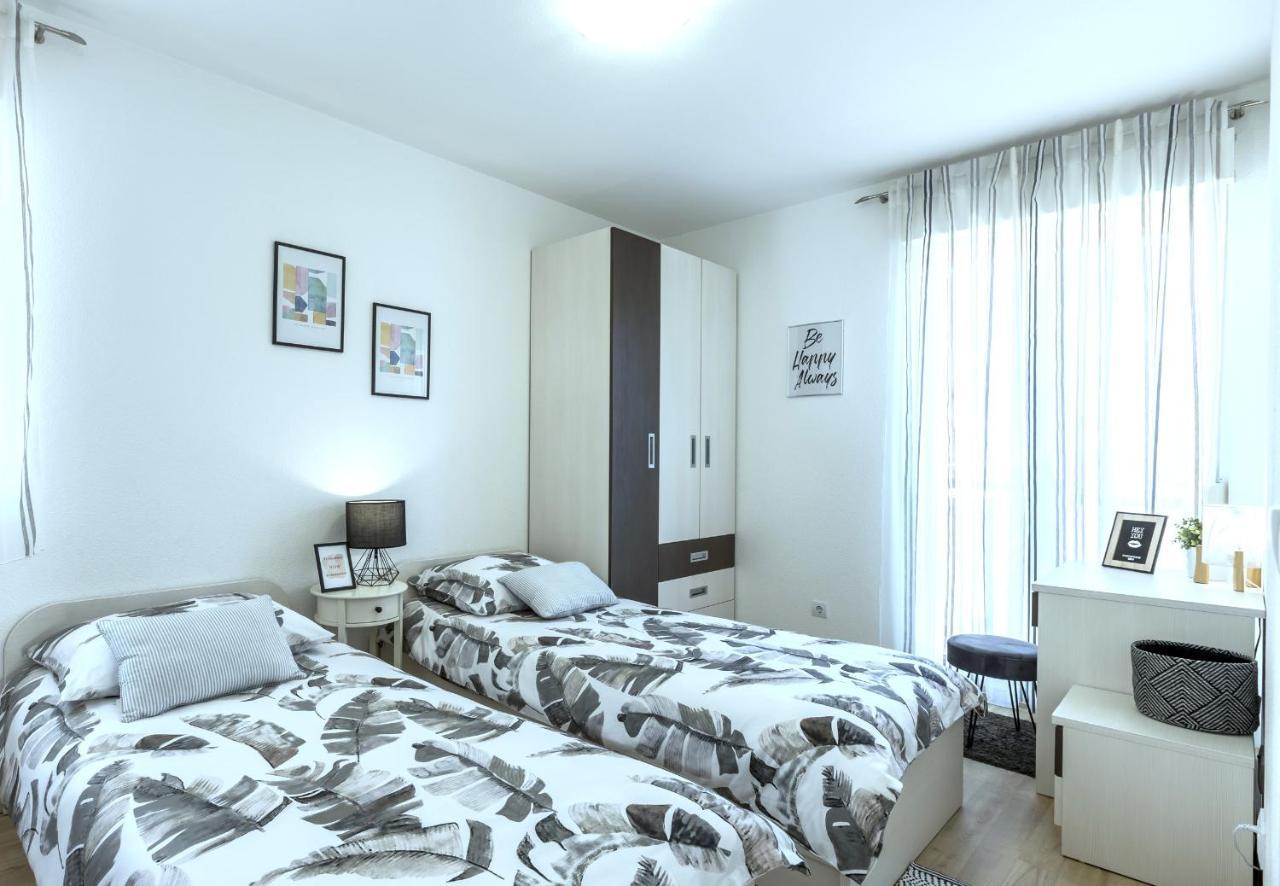 Iris Beach Apartments Kaštela Esterno foto