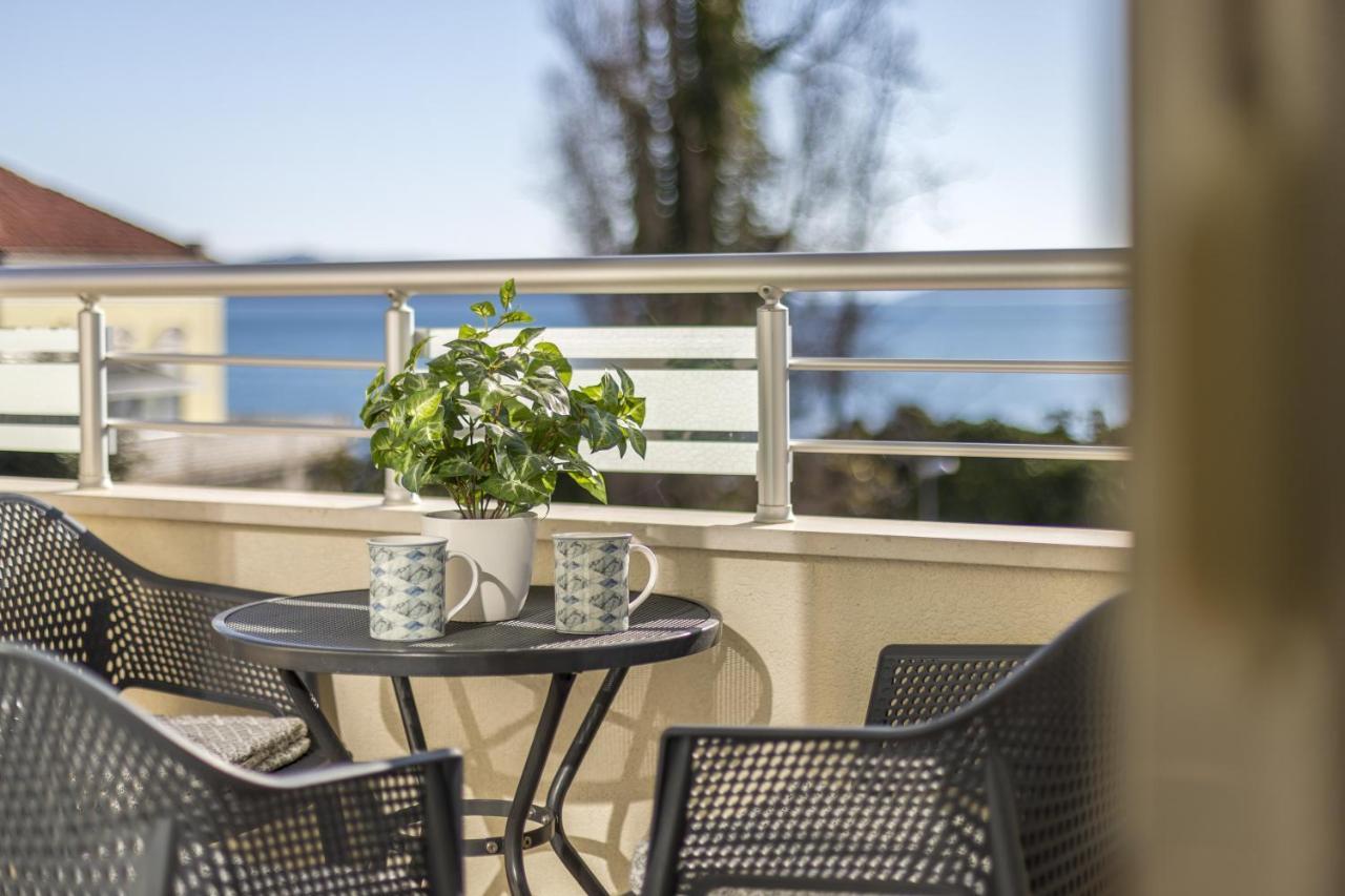 Iris Beach Apartments Kaštela Esterno foto