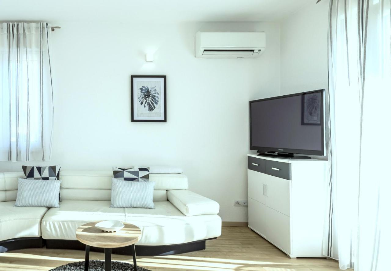 Iris Beach Apartments Kaštela Esterno foto