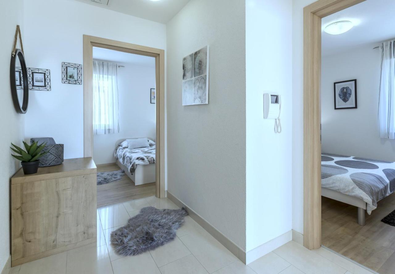 Iris Beach Apartments Kaštela Esterno foto